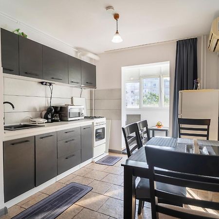 Rustic & Spacious 3Br Apartment Bukares Bagian luar foto