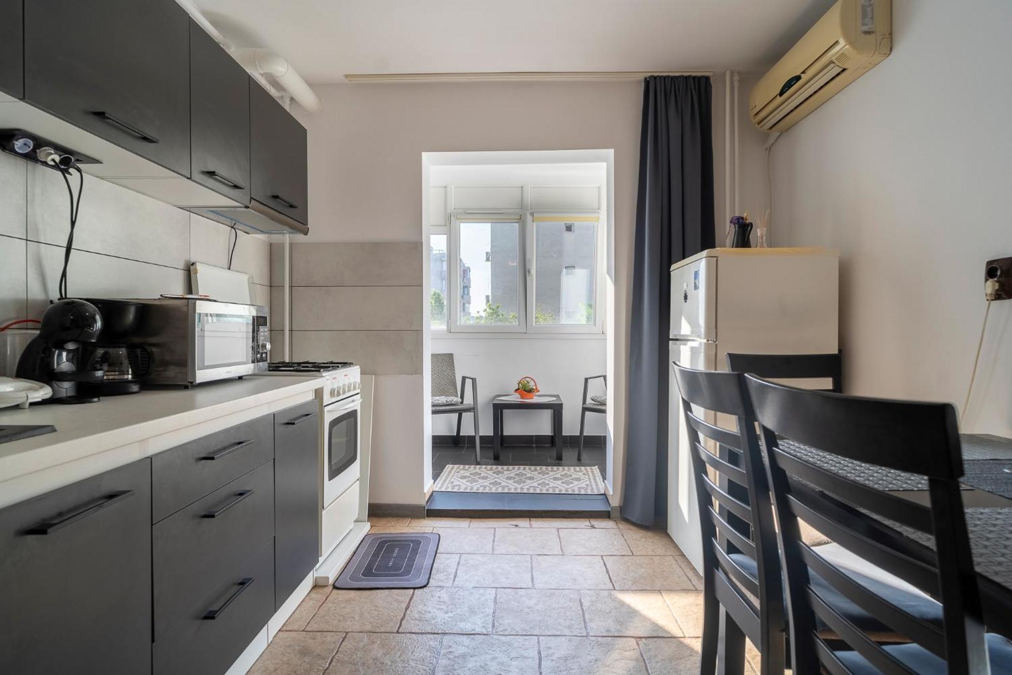 Rustic & Spacious 3Br Apartment Bukares Bagian luar foto