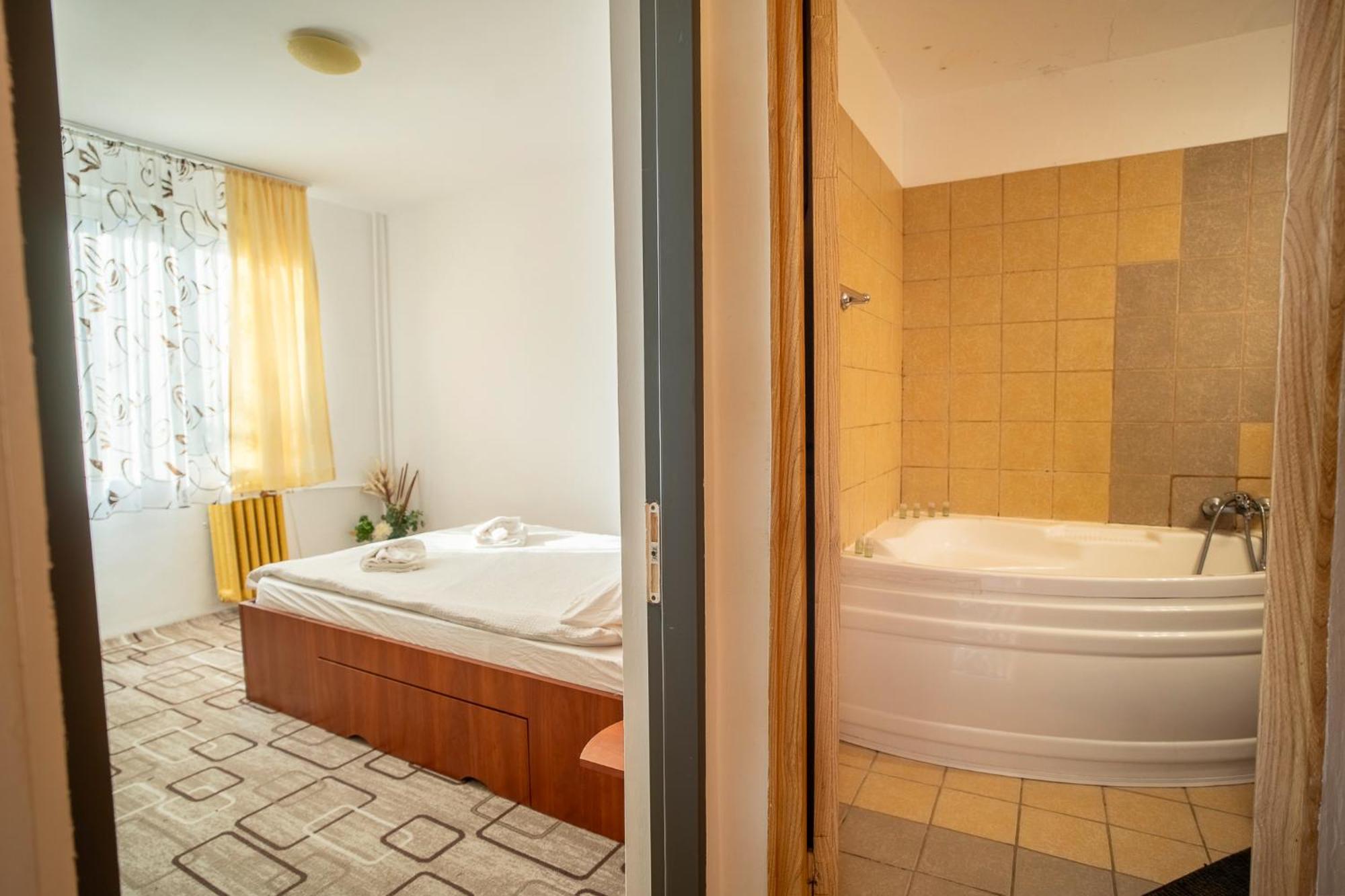 Rustic & Spacious 3Br Apartment Bukares Bagian luar foto
