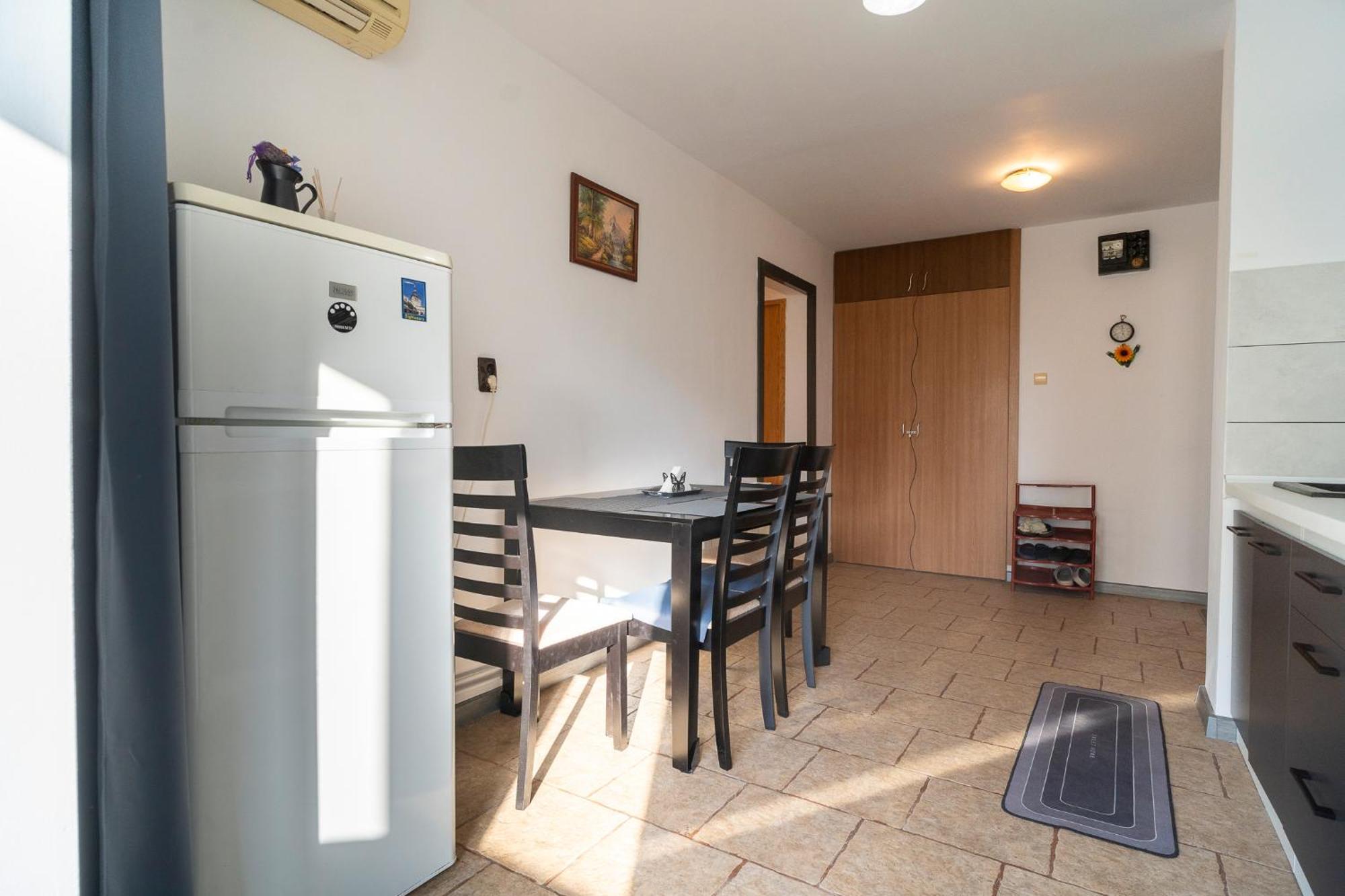 Rustic & Spacious 3Br Apartment Bukares Bagian luar foto